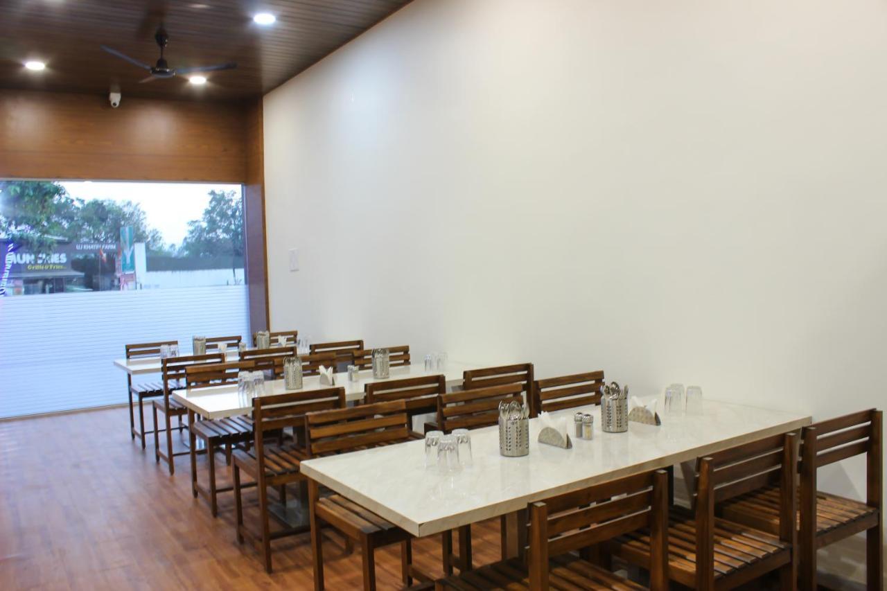 Hotel Rain Sky Inn لونافالا المظهر الخارجي الصورة